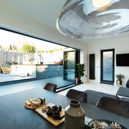 Rounton Villa By Maison Parfaite - Hot Tub - Sea Views - Parking Robin Hood's Bay Bagian luar foto