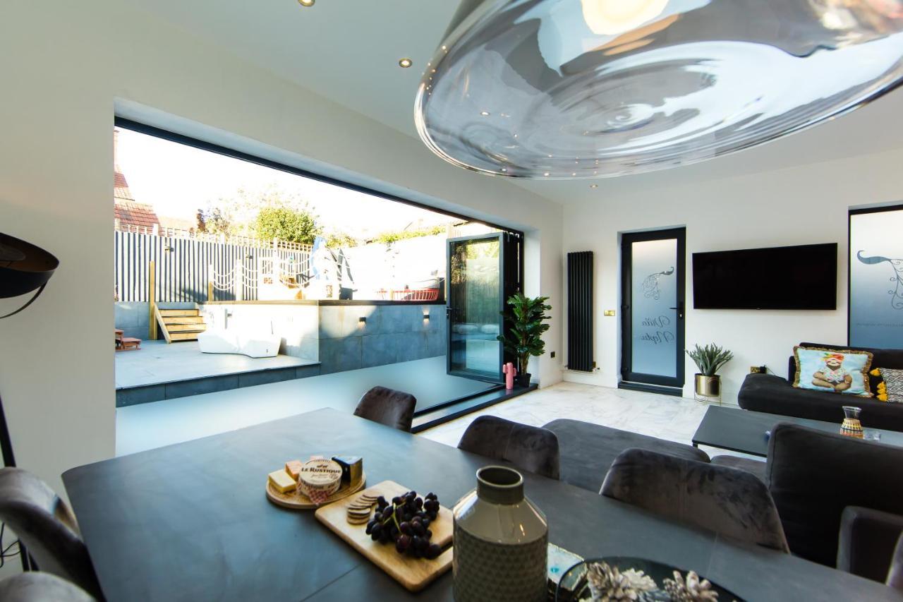 Rounton Villa By Maison Parfaite - Hot Tub - Sea Views - Parking Robin Hood's Bay Bagian luar foto