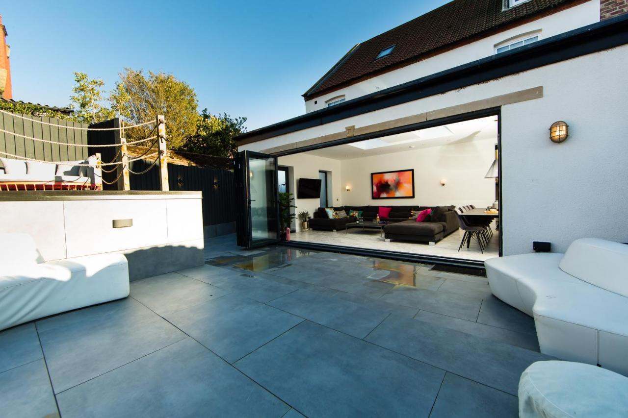 Rounton Villa By Maison Parfaite - Hot Tub - Sea Views - Parking Robin Hood's Bay Bagian luar foto