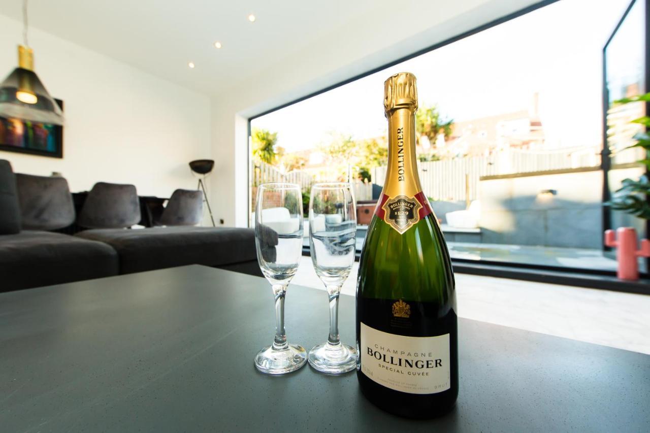Rounton Villa By Maison Parfaite - Hot Tub - Sea Views - Parking Robin Hood's Bay Bagian luar foto
