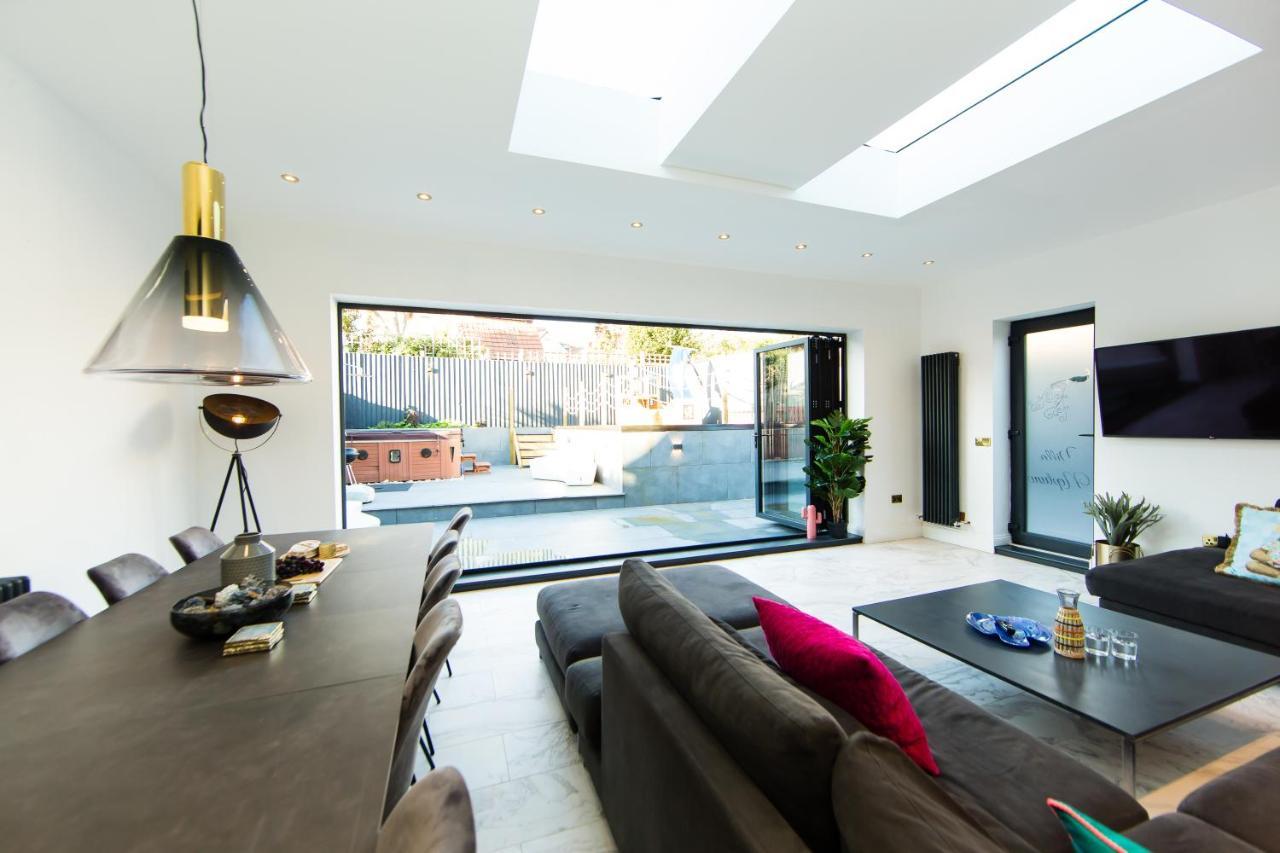 Rounton Villa By Maison Parfaite - Hot Tub - Sea Views - Parking Robin Hood's Bay Bagian luar foto