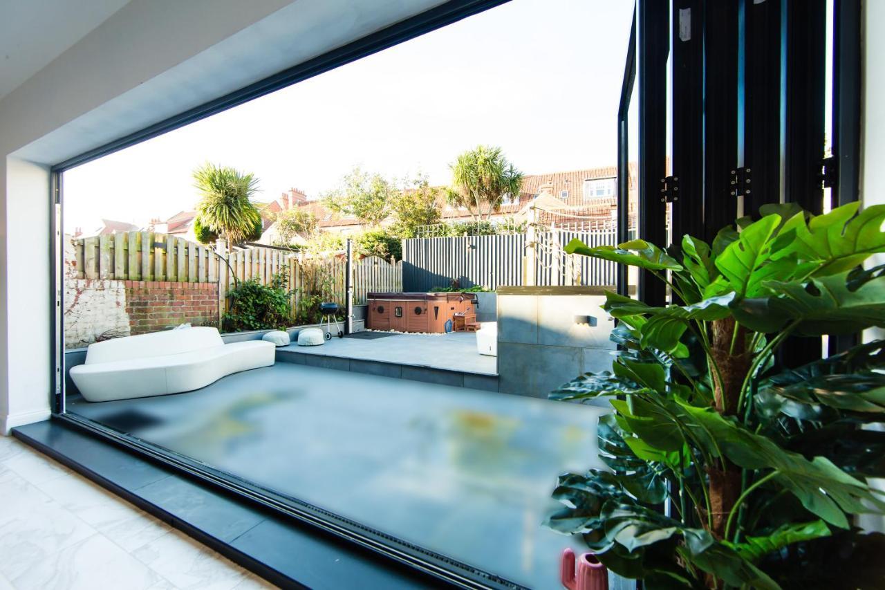Rounton Villa By Maison Parfaite - Hot Tub - Sea Views - Parking Robin Hood's Bay Bagian luar foto